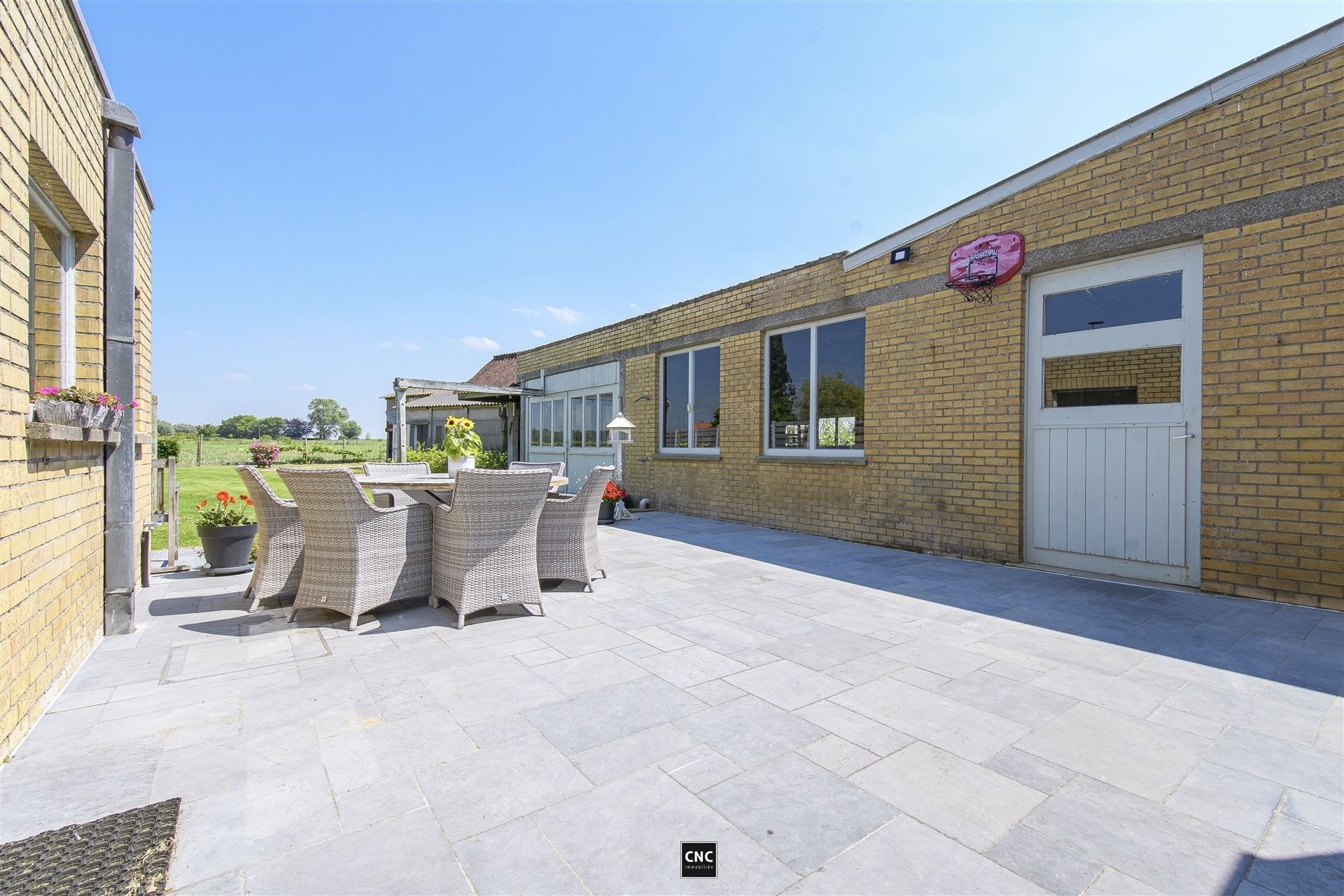 KANGOEROEWONINGEN met een uitgestrekte tuin, sfeervol terras met adembenemend uitzicht en royale loods met werkplaats. Maar liefst 28 meter gevelbreedte! foto 34