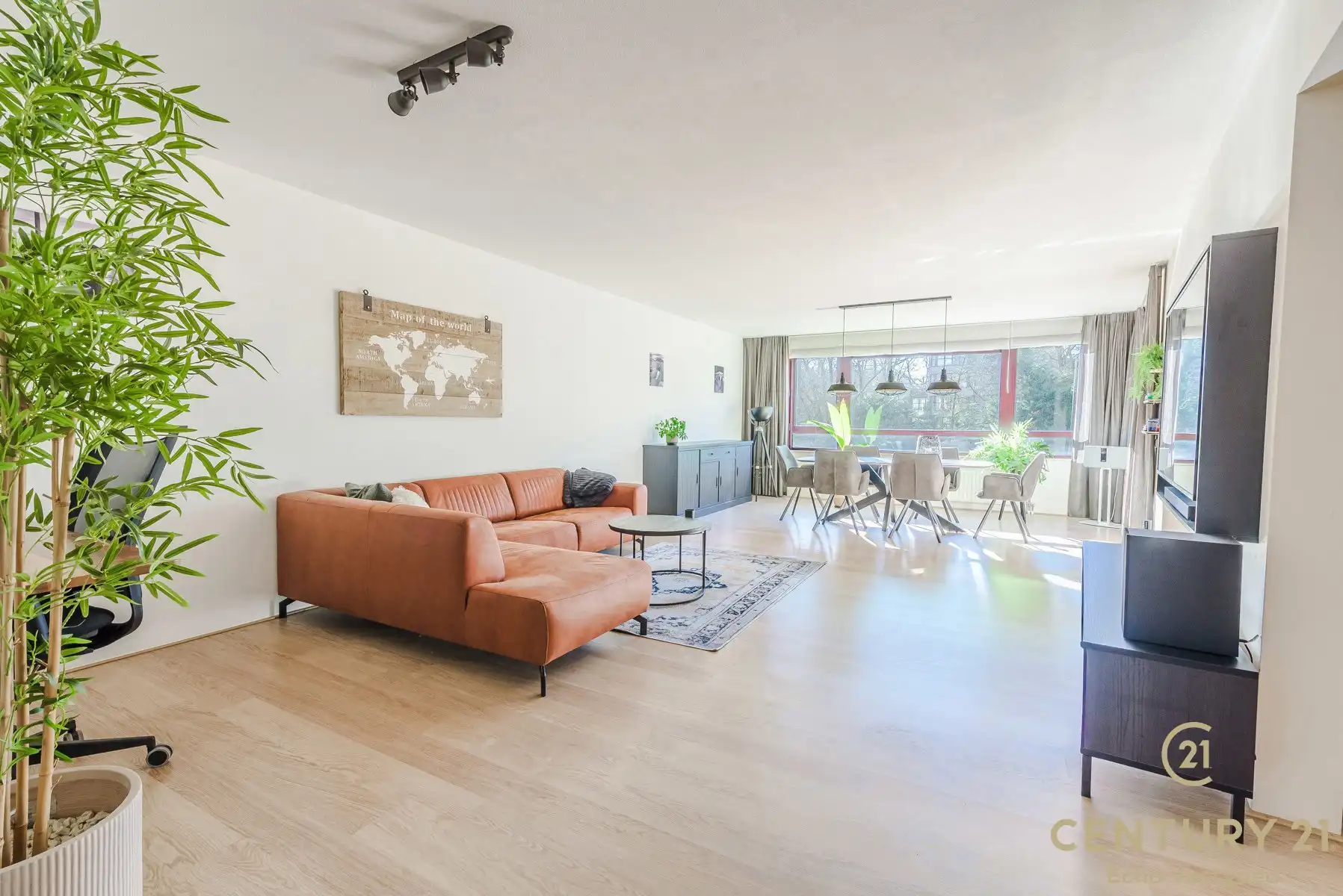 Ruim 2-slaap- 2badkamer appartement met terras en zwembad foto 5