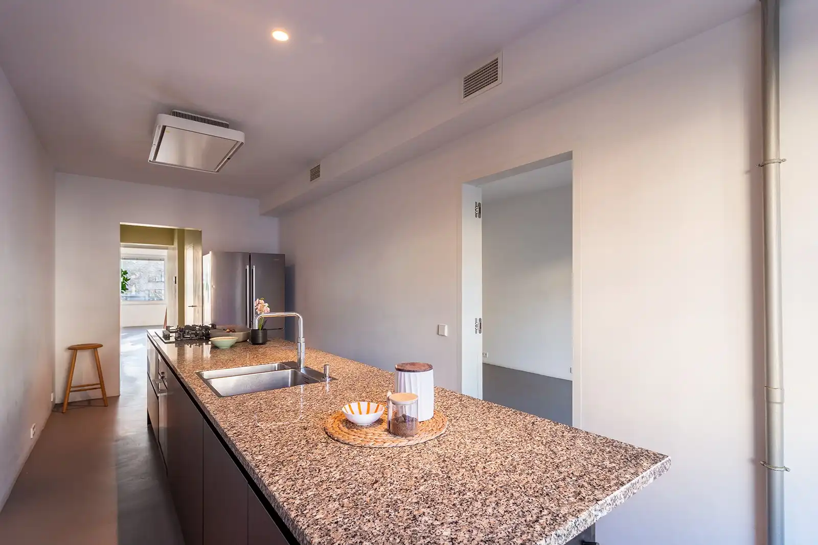 Architecturale parel met een zee van ruimte foto 15