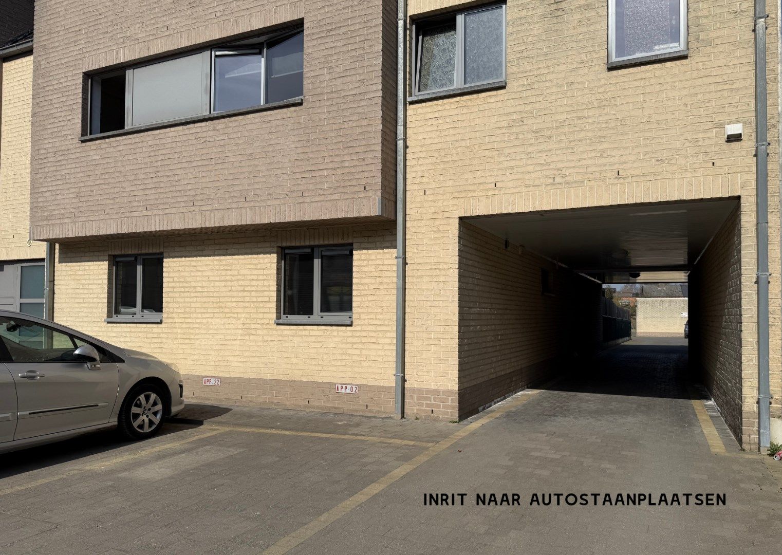 Autostaanplaats te huur nabij centrum Sint-Lievens-Houtem  foto 2