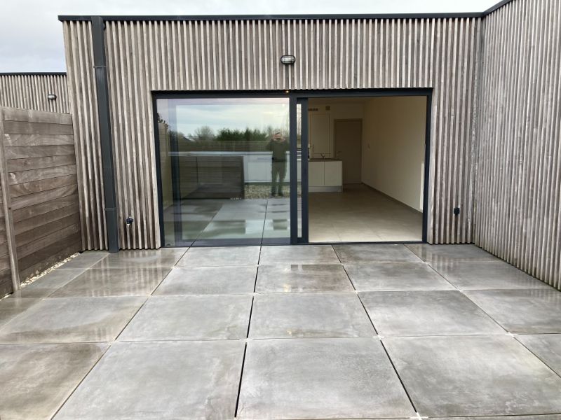 2 slaapkamer app met ruim terras en carport foto 12