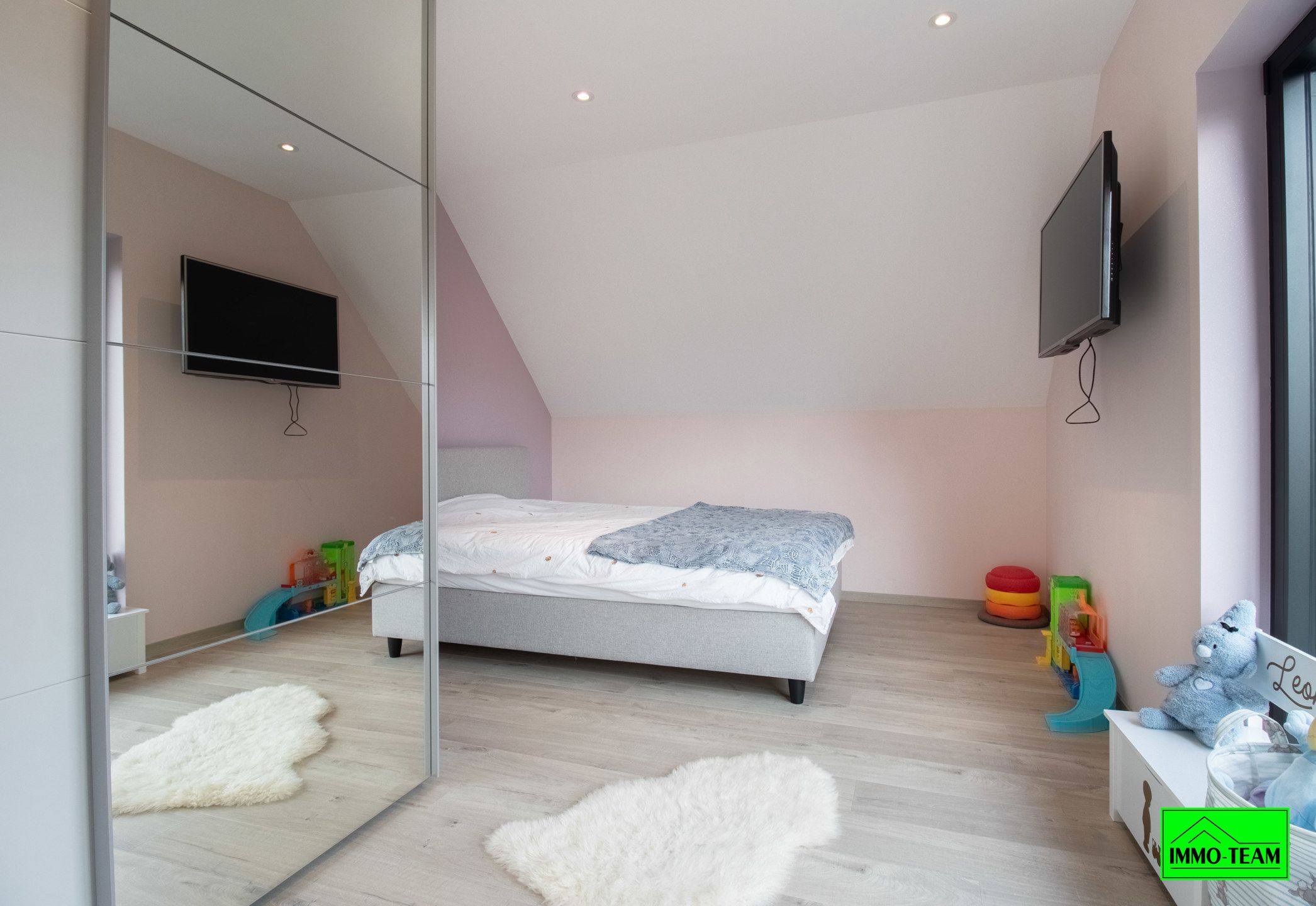 Prachtige 3-gevel villa met zwembad foto 16