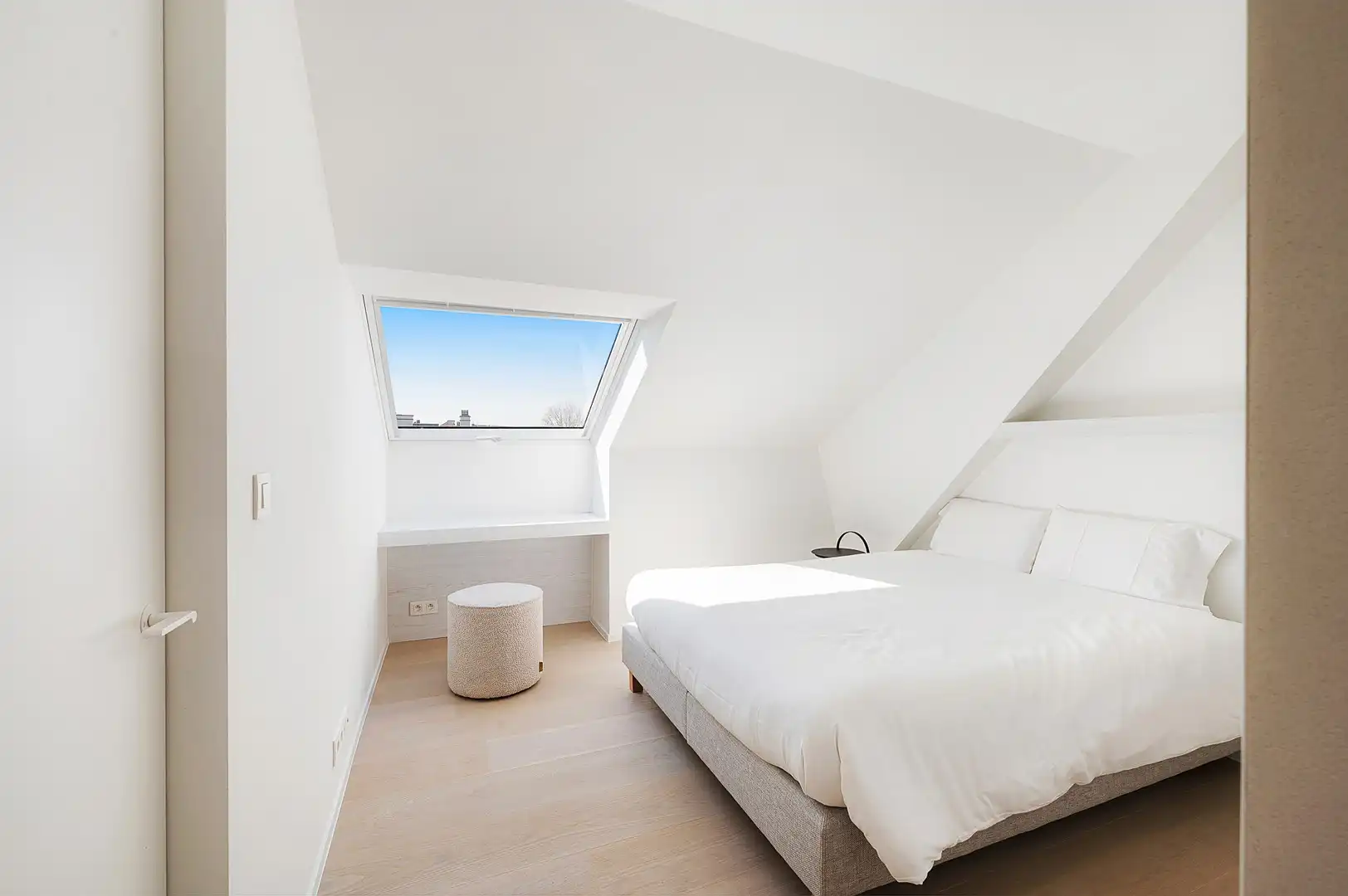 Zonnig gerenoveerd appartement met zuidwest gericht terras en open zicht op wandelafstand van het strand in hartje Zoute. foto 23