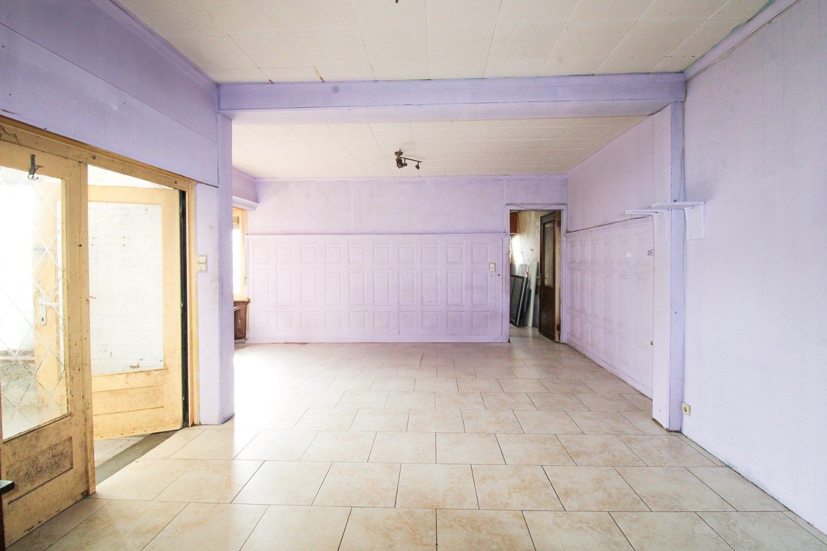 Unieke investeringskans: Halfopen bebouwing met garage, optie tot vijf slaapkamers en groot potentieel op toplocatie te koop in Waasmunster! foto 5