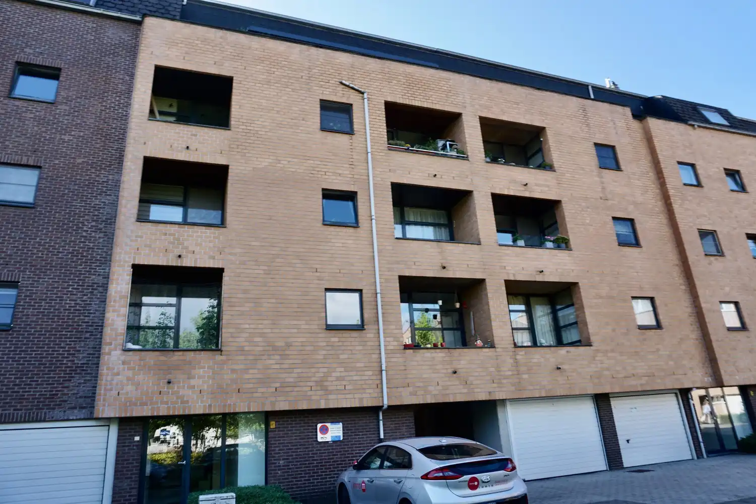 RUIM 2-SLAAPKAMERAPPARTEMENT MET TERRAS EN AUTOSTAANPLAATS IN KESSEL-LO foto 23