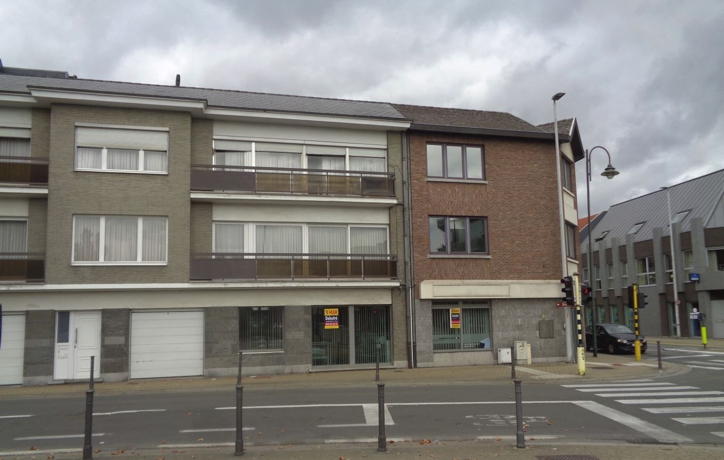 INSTAPKLAAR KANTOOR MET PARKING OP HOEKLOCATIE foto 14