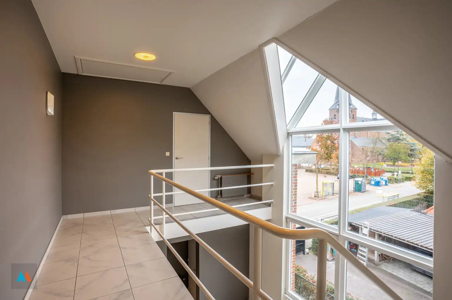 Kantoorgebouw met dakappartement foto 16