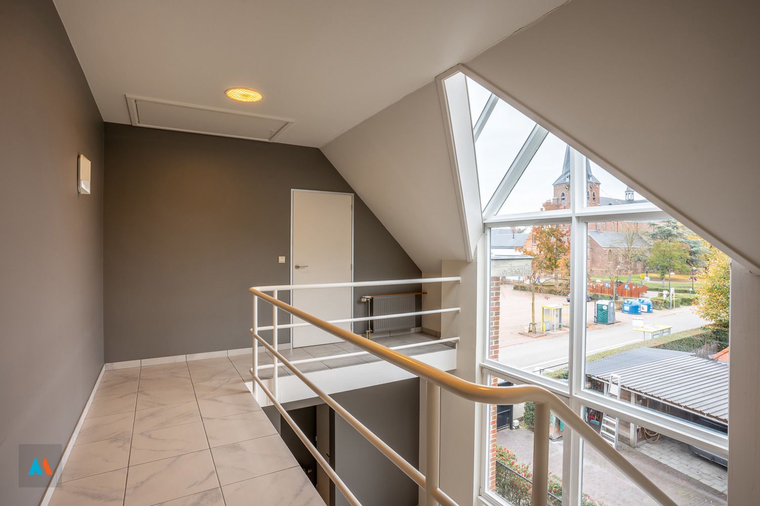 Kantoorgebouw met dakappartement foto 16