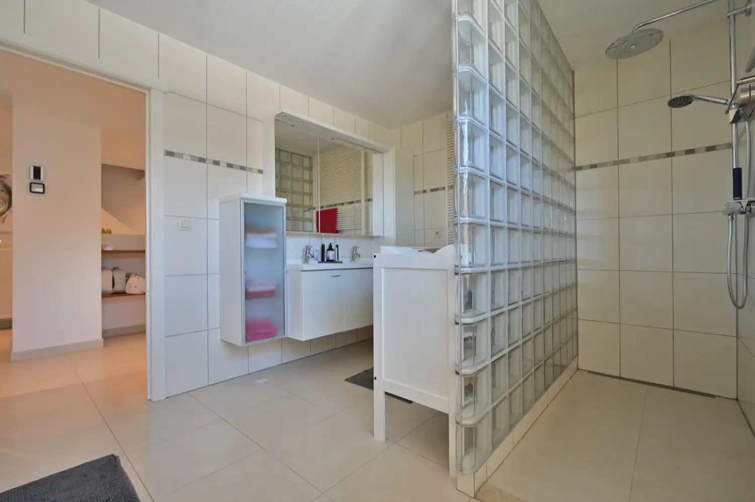 Exclusieve villa met zwembad op absolute toplocatie in het charmante Neerharen (Lanaken) foto 24