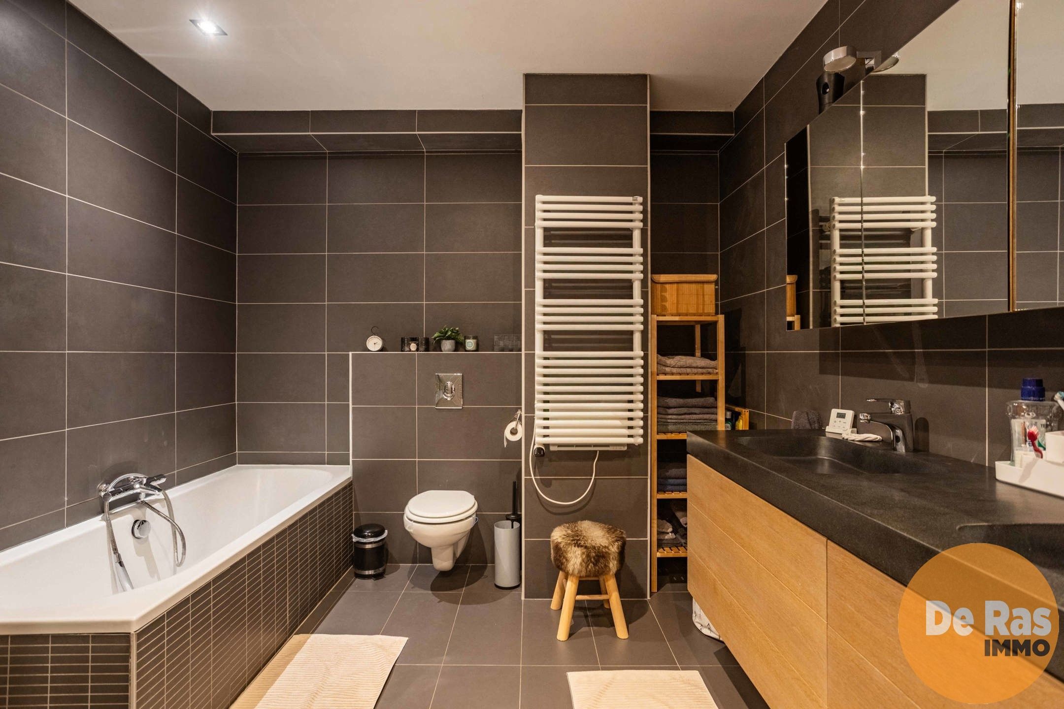 HERZELE - Recente gesloten bebouwing op een centrale ligging foto 14