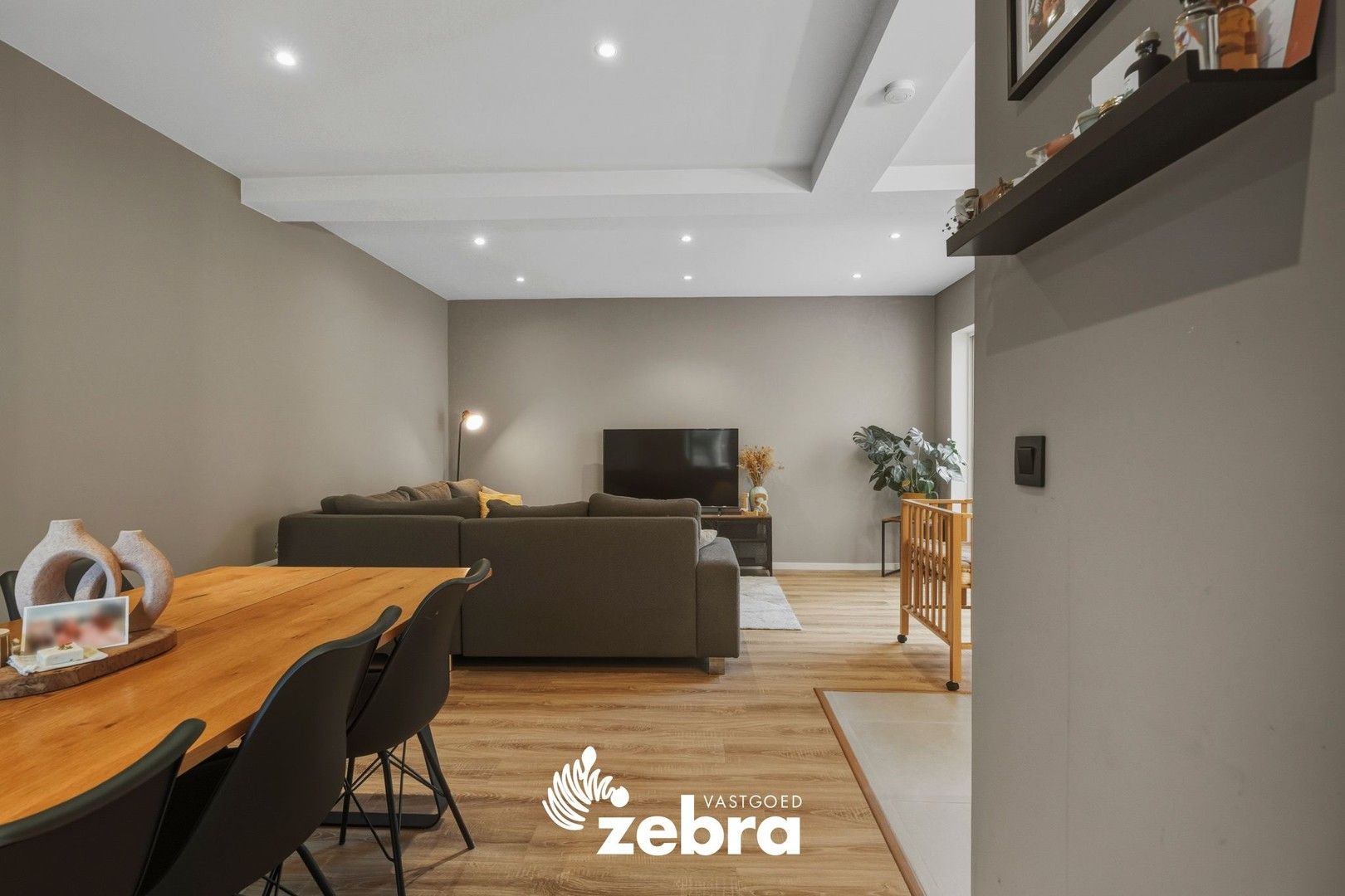 Instapklare gerenoveerde woning met tuin en dakterras te centrum Moorsele! foto 4