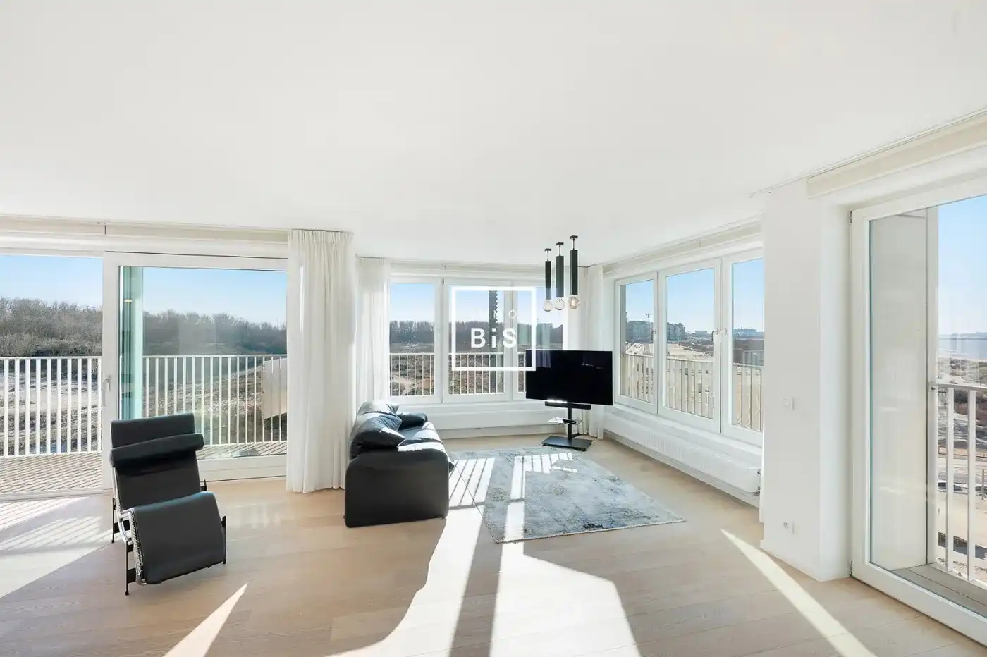 Ruim hoekappartement met zonneterrassen in de recente residentie Cap Horn foto 4