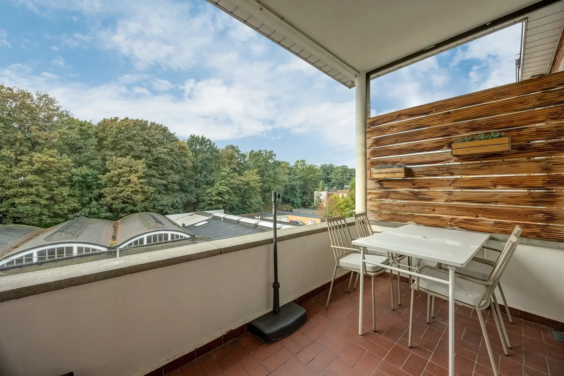 LICHTRIJK APPARTEMENT MET TERRAS IN CENTRUM MORTSEL foto 13