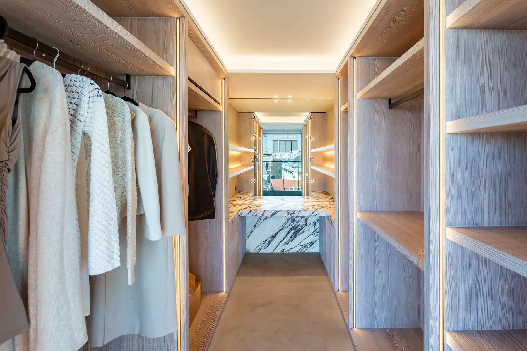 Luxe appartement met ruim terras en unieke zichten foto 10