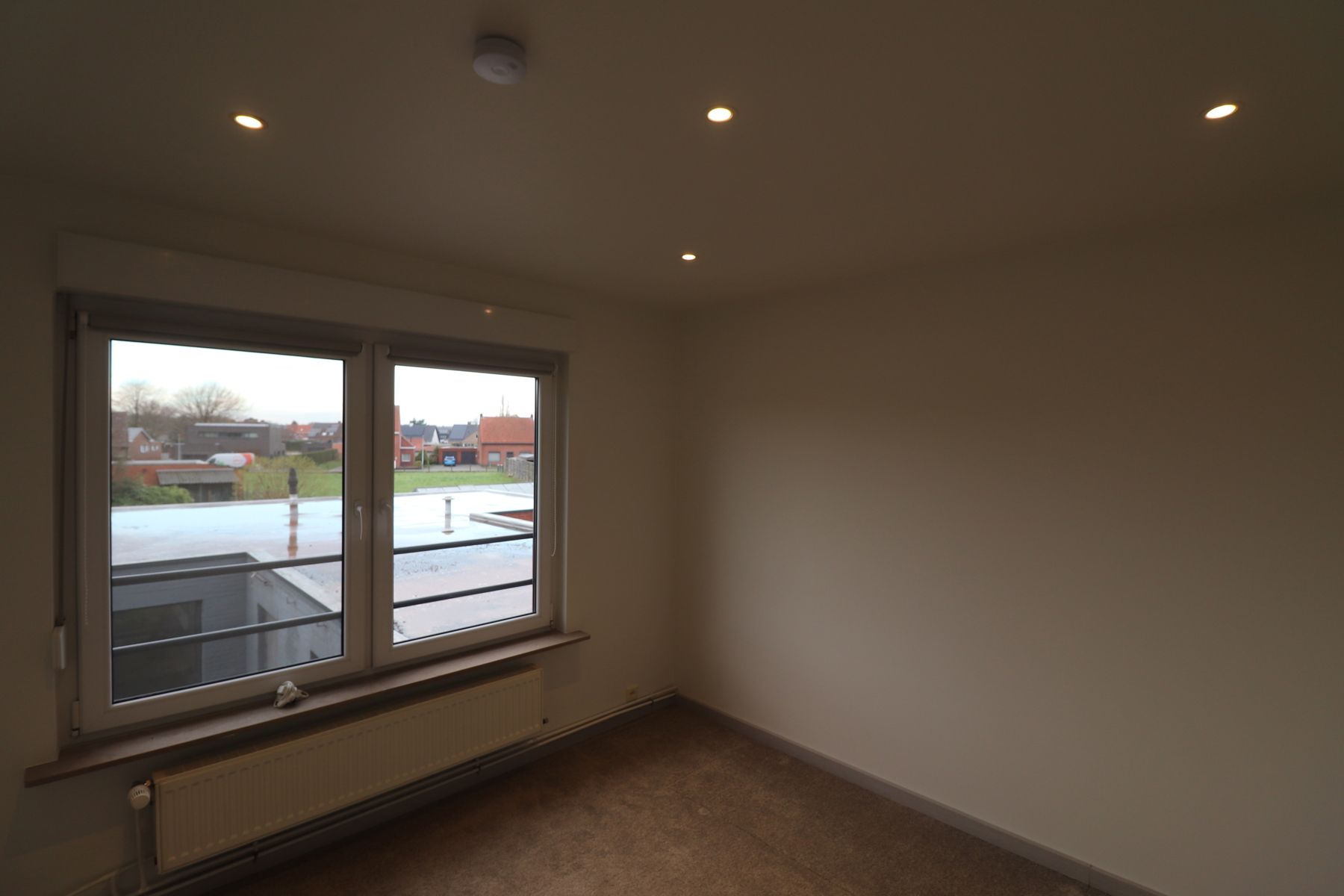 Een recent gerenoveerde woning met 3 slaapkamers, terras en garage. foto 15