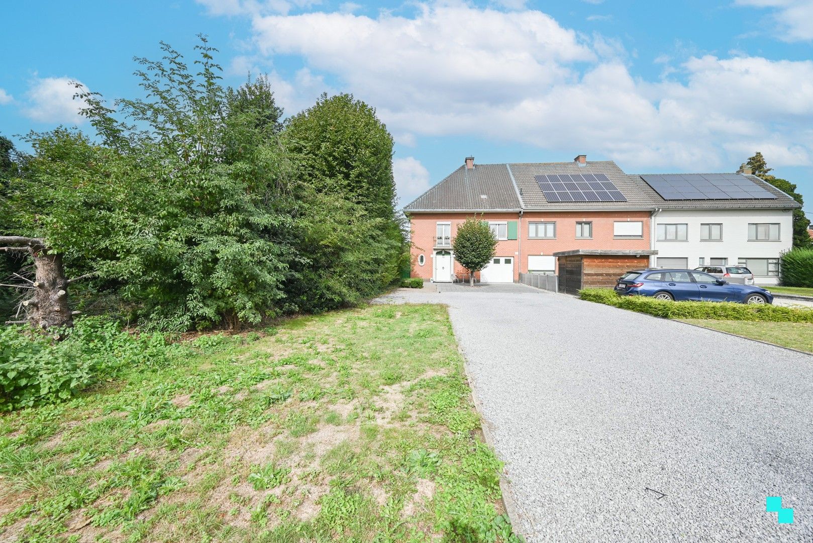 Zeer ruime woning te Heule foto 2