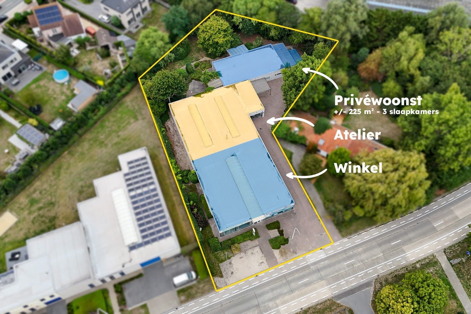 Winkelruimte met magazijn en woonst te Oostende foto 2