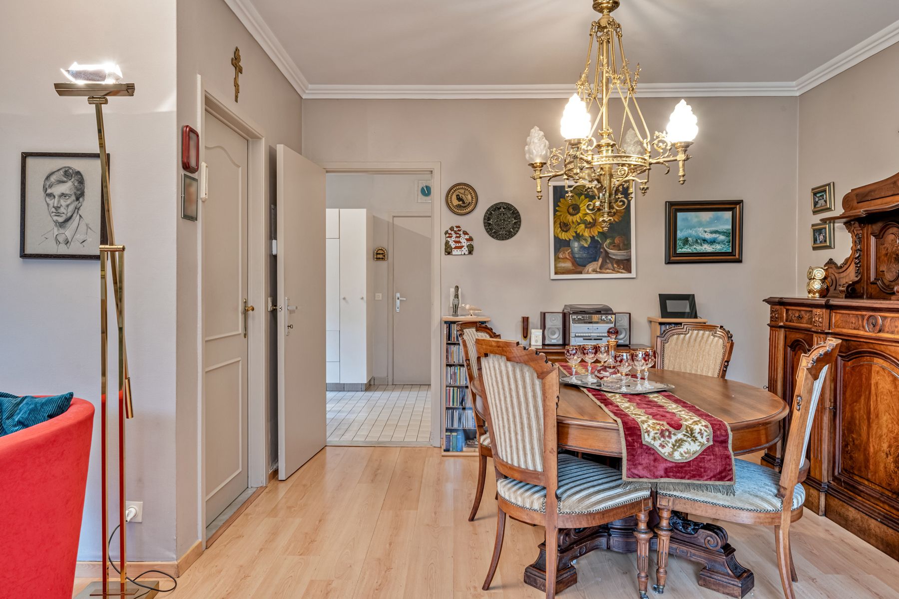 Karaktervolle woning met 3 slaapkamers, tuin en garage foto 4