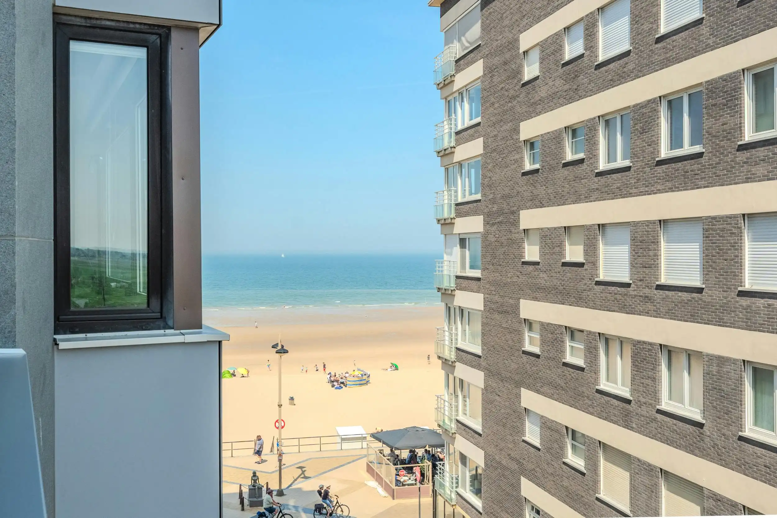 Ruime studio met prachtig zijdelings zeezicht te Middelkerke foto {{pictureIndex}}