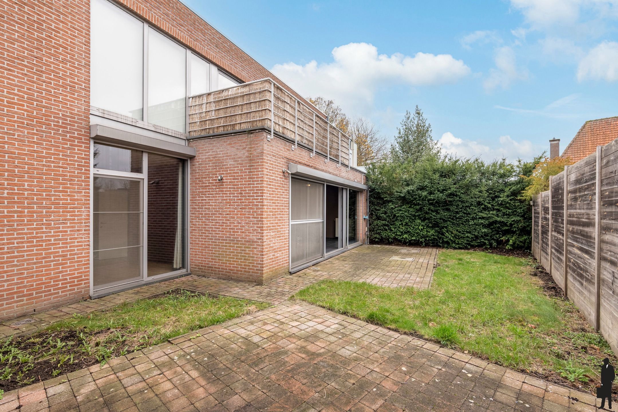 Welgelegen ruim GLVL app met 2 slpks, 2 badks, garage & tuin foto 20