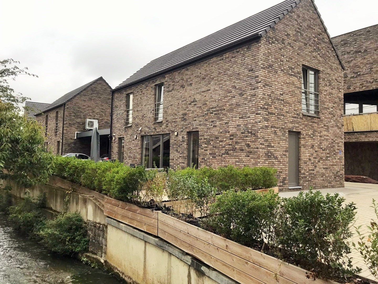 Prachtige woning met 3 slaapkamers en carport te Voeren foto {{pictureIndex}}