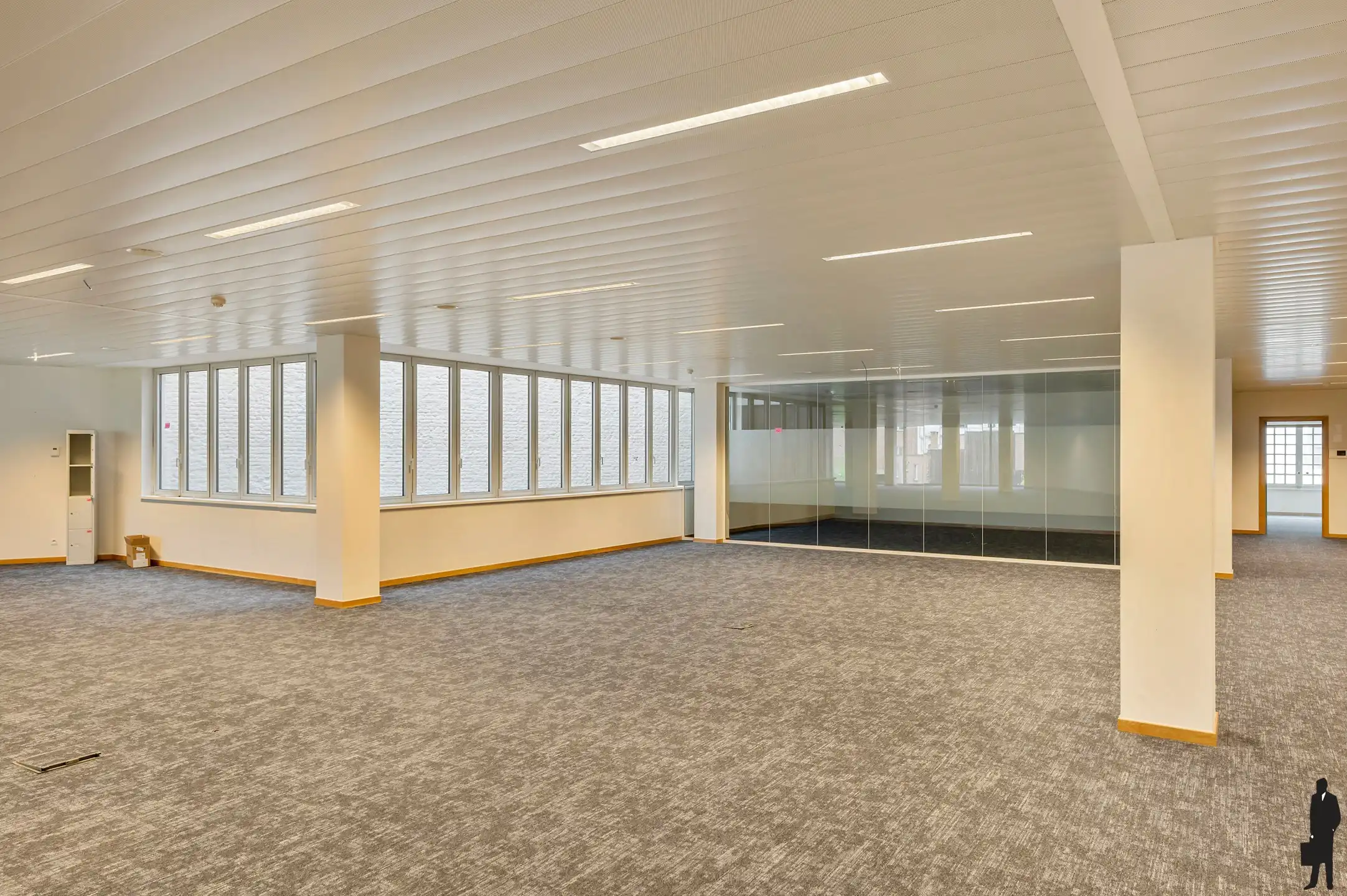 4 gerenoveerde kantoorruimtes (geheel of gedeeltelijk te huren) in een karaktervolle geklasseerde herenwoning met uitstekende bereikbaarheid en ruime parkeervoorzieningen. foto 4
