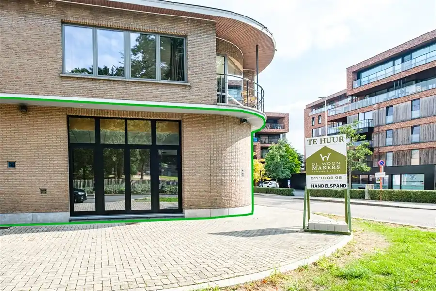 HANDELSRUIMTE TE HUUR OP CENTRALE LIGGING IN SINT-TRUIDEN foto 3