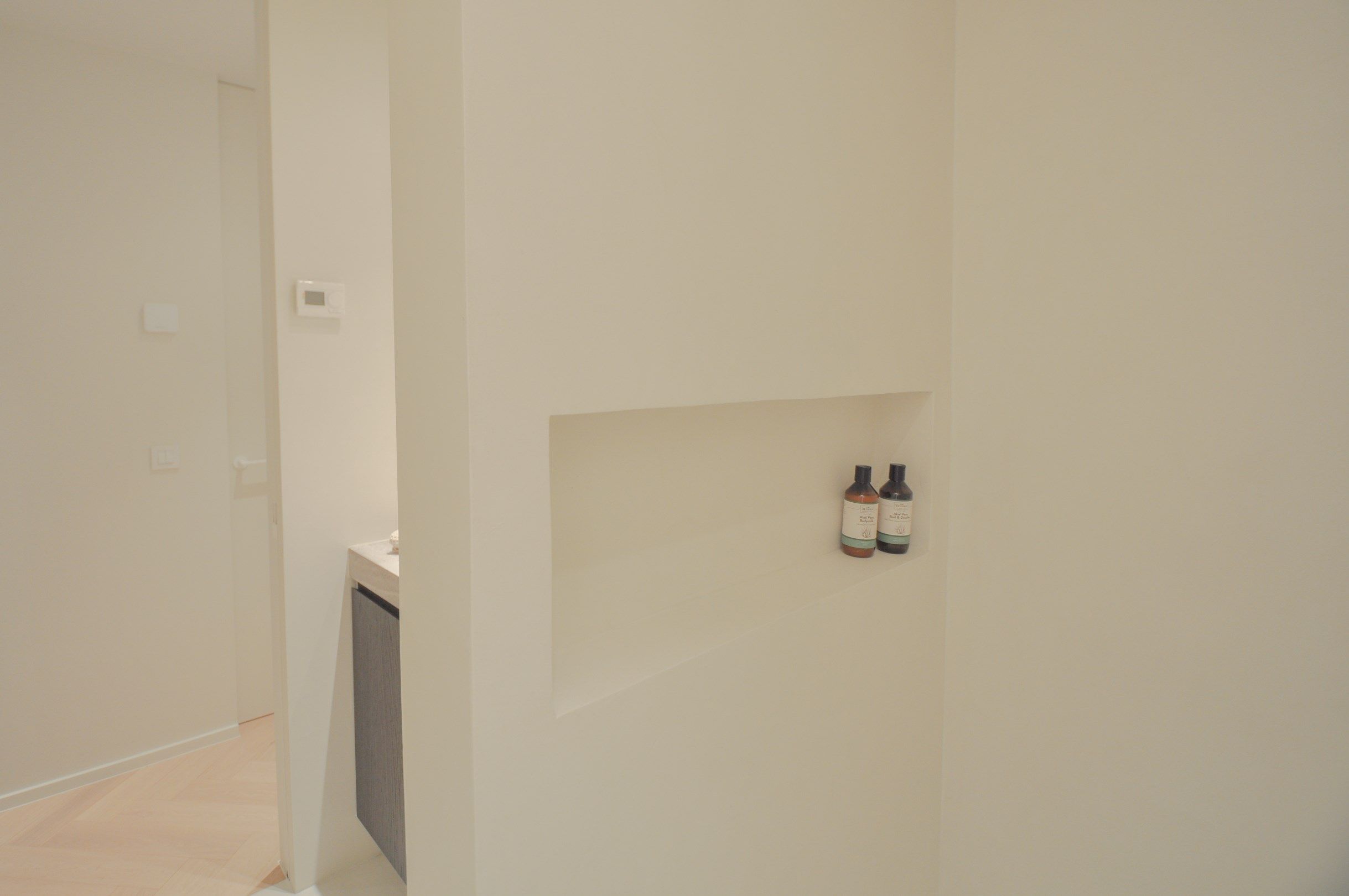 Uitzonderlijk ,tijdloos volledig gerenoveerd appartement met een open zicht . foto 27