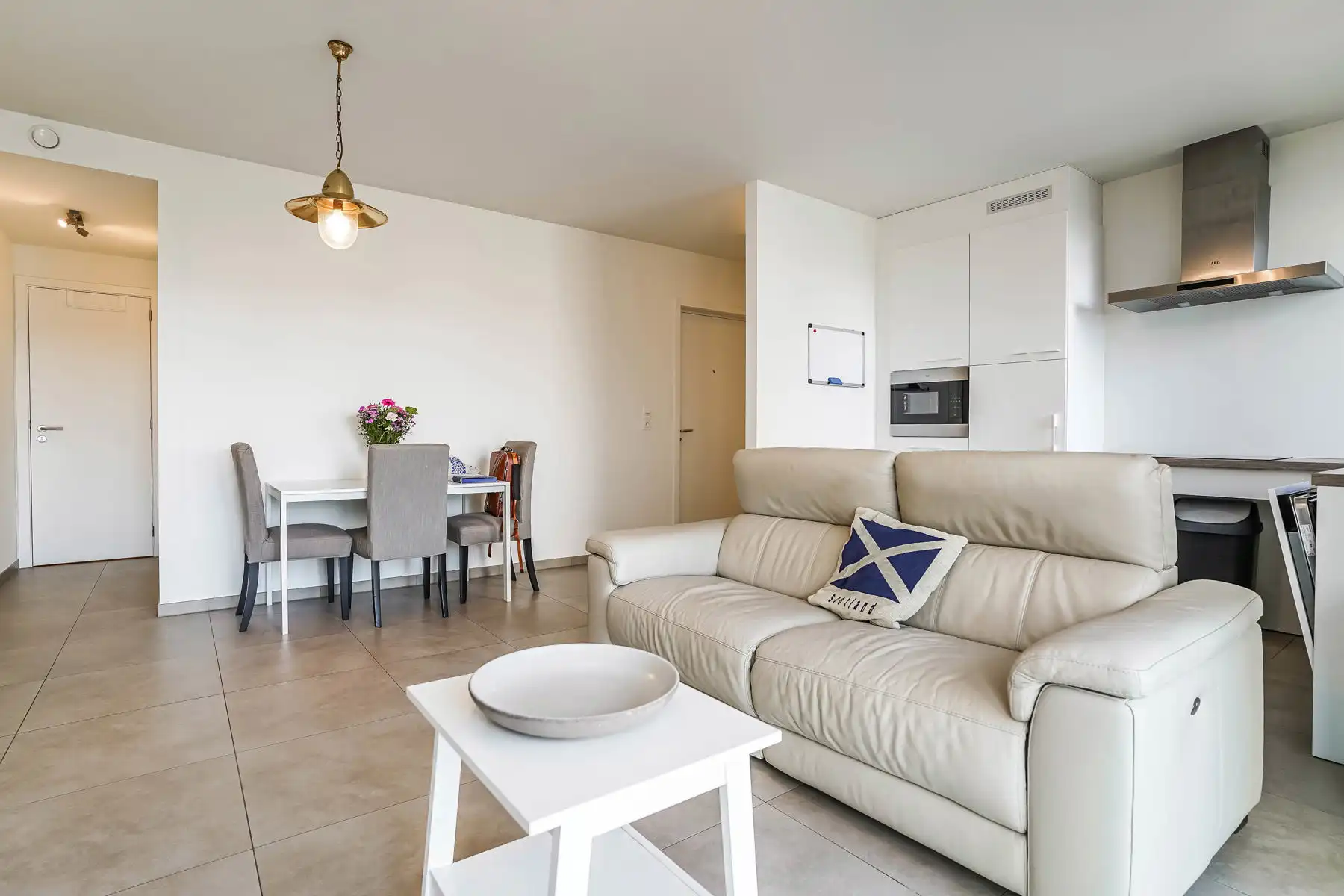Stijlvolle assistentiewoning met terras in het centrum van Breendonk foto 9