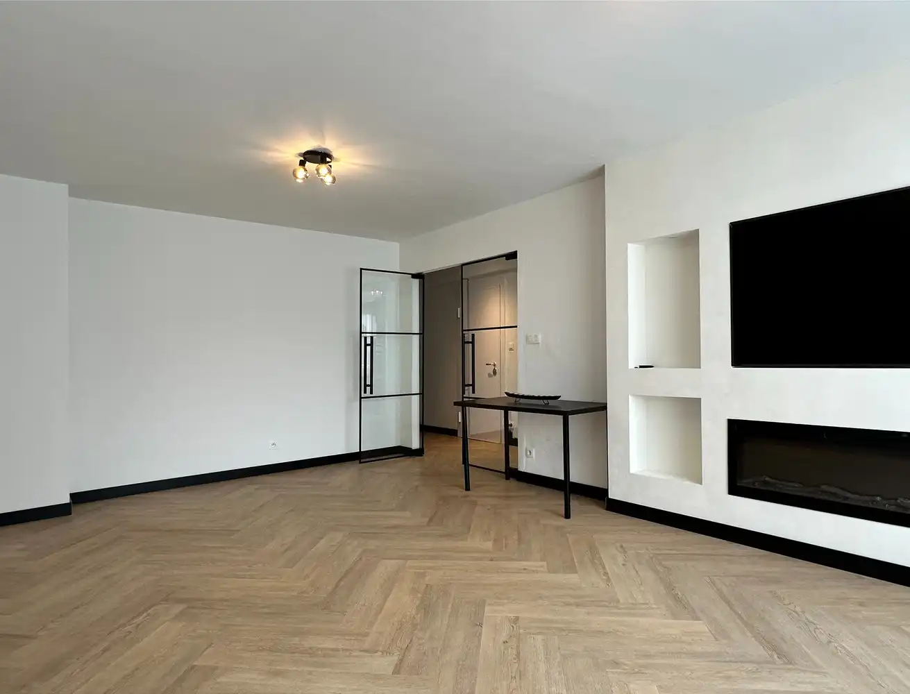 Stijlvol gerenoveerd appartement met 2 slaapkamers op centrale ligging foto 4