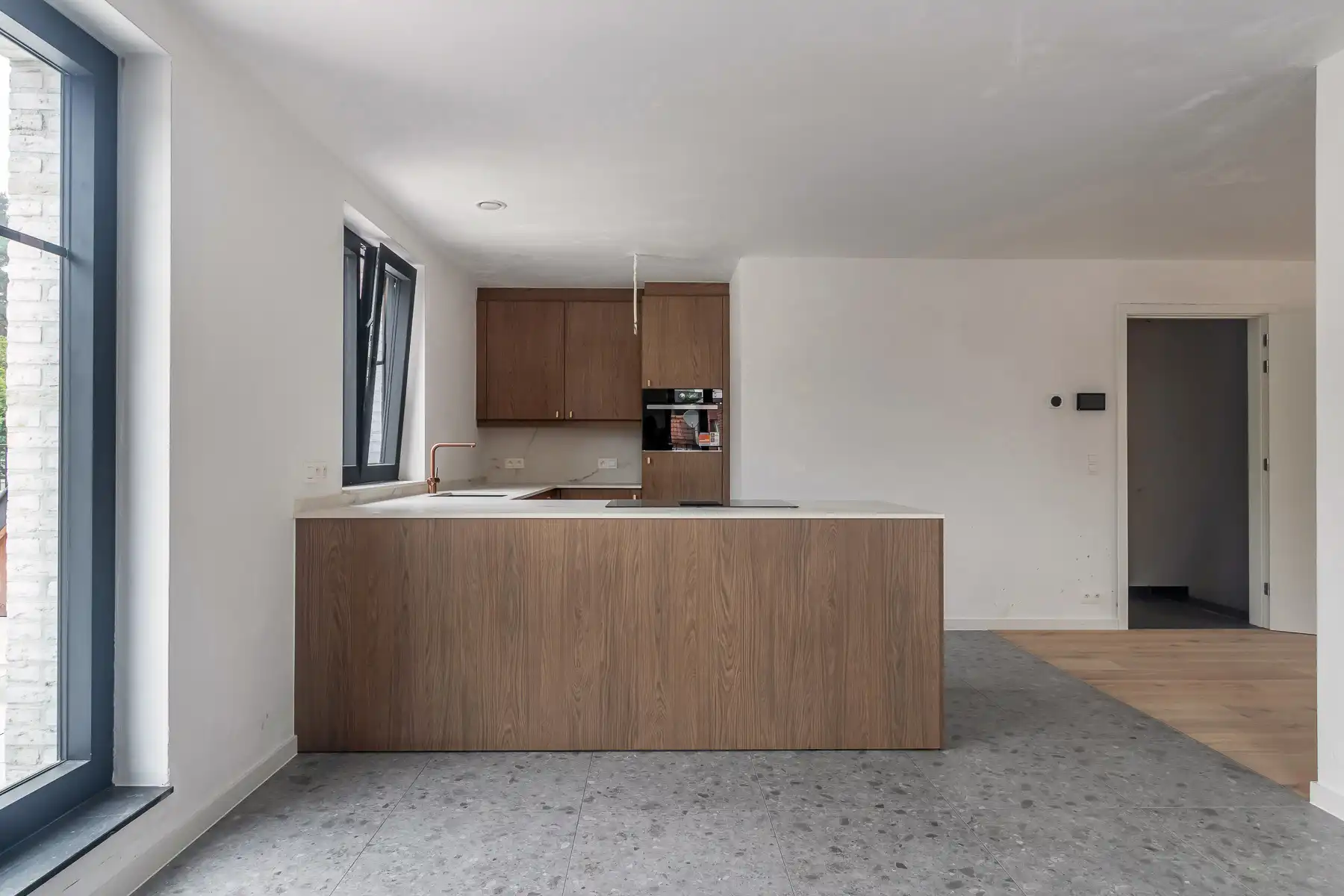 Nieuwbouwduplex met 3 slaapkamers, dubbele garage en terras foto {{pictureIndex}}