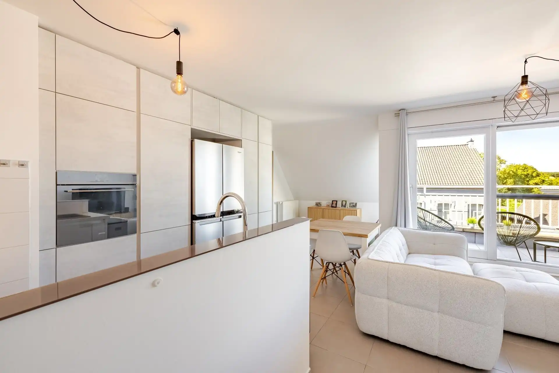 Lichtrijk duplexappartement met 2 SLPK, 2 badkamers & garage foto 9