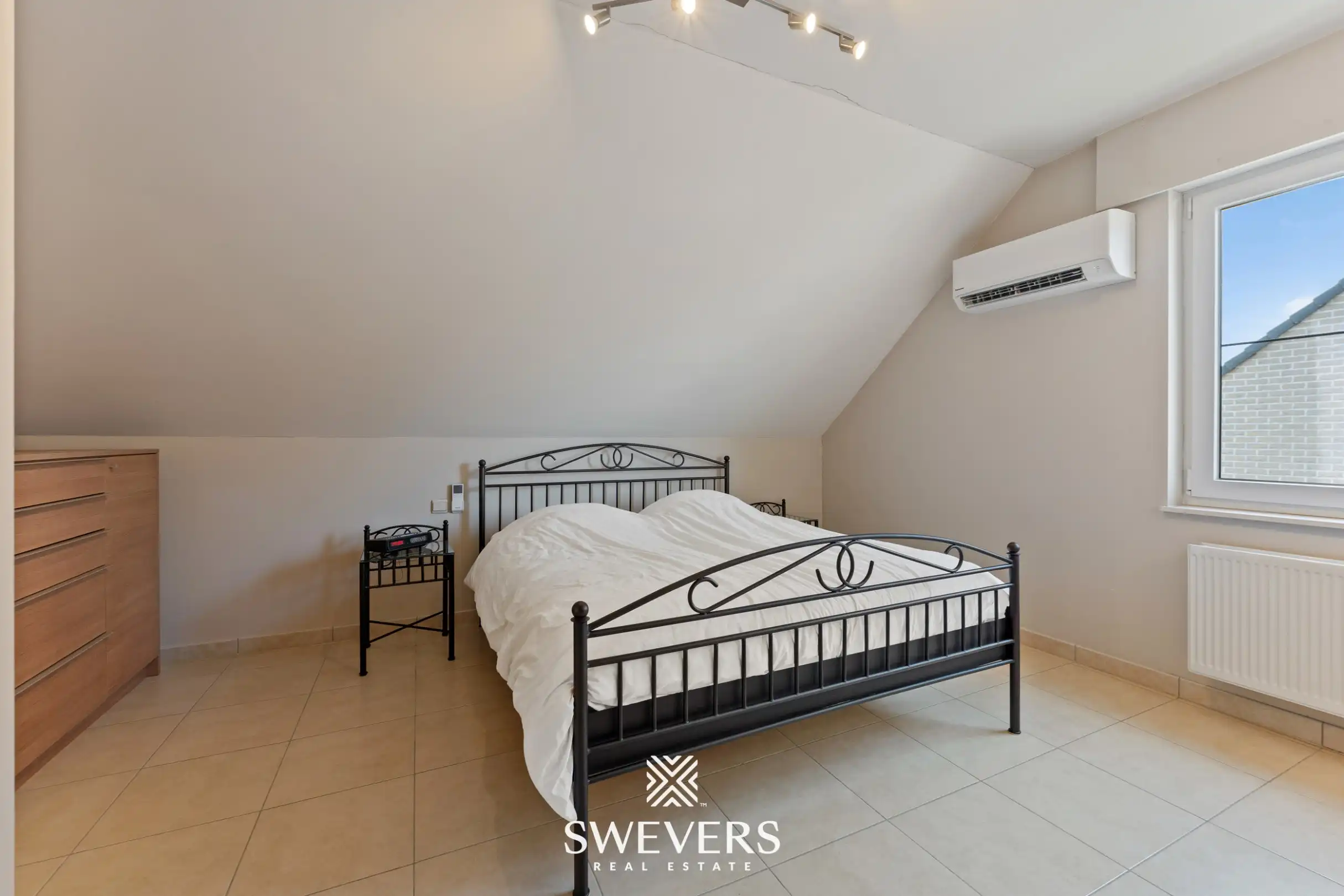 Instapklaar, lichtrijk duplex-appartement met ruim terras in hartje Helchteren foto 16