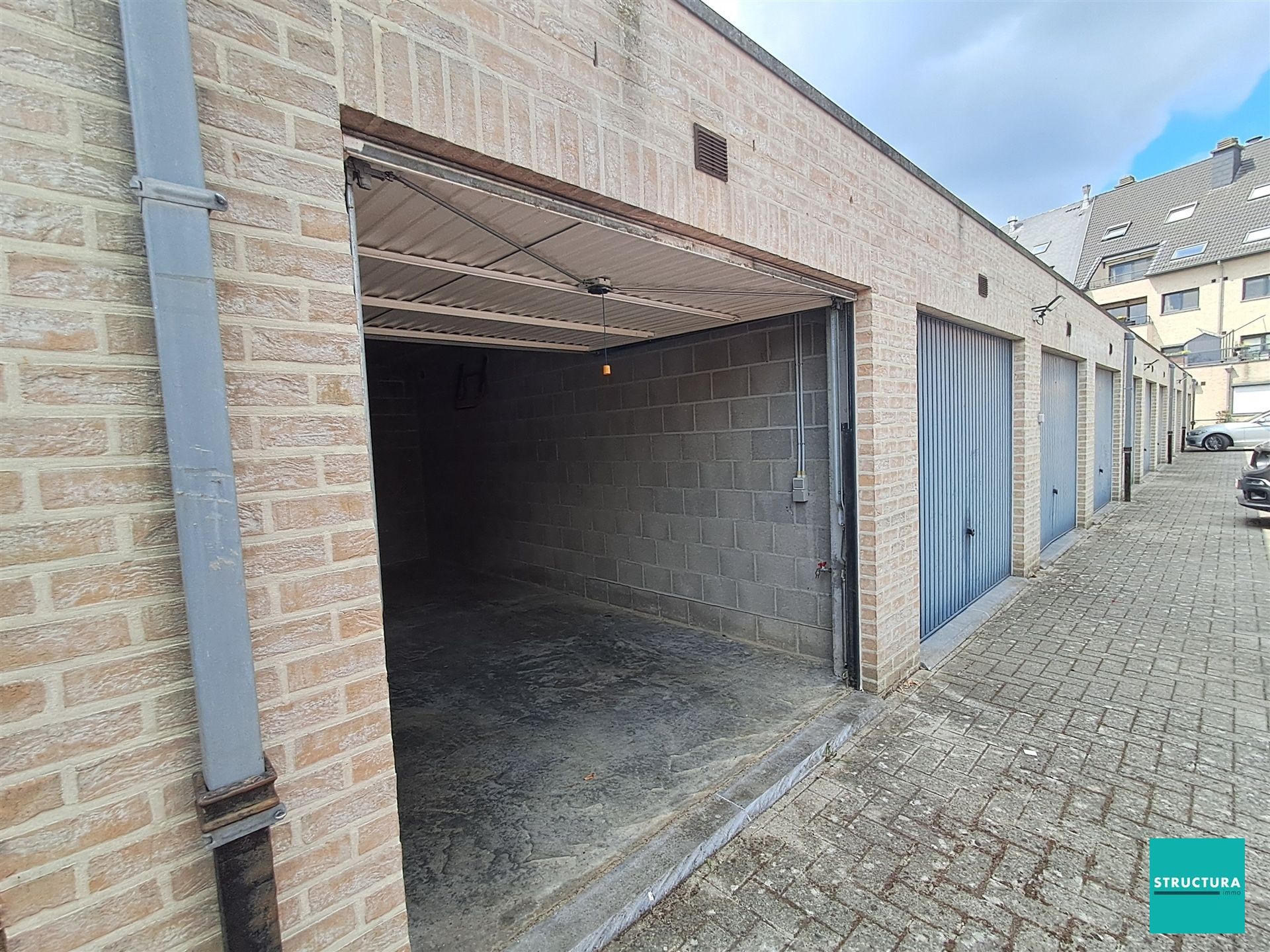 Garagebox nabij het centrum en station van Merchtem foto 2