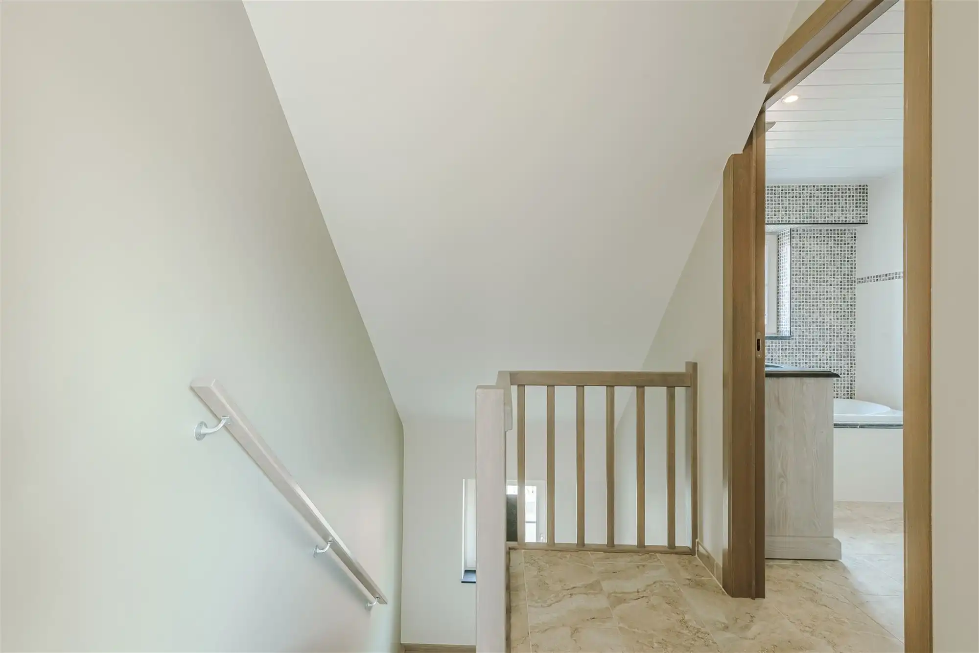 Kwaliteitsvol instapklaar huis met 3 slpks, 2 badks en tuin foto 25