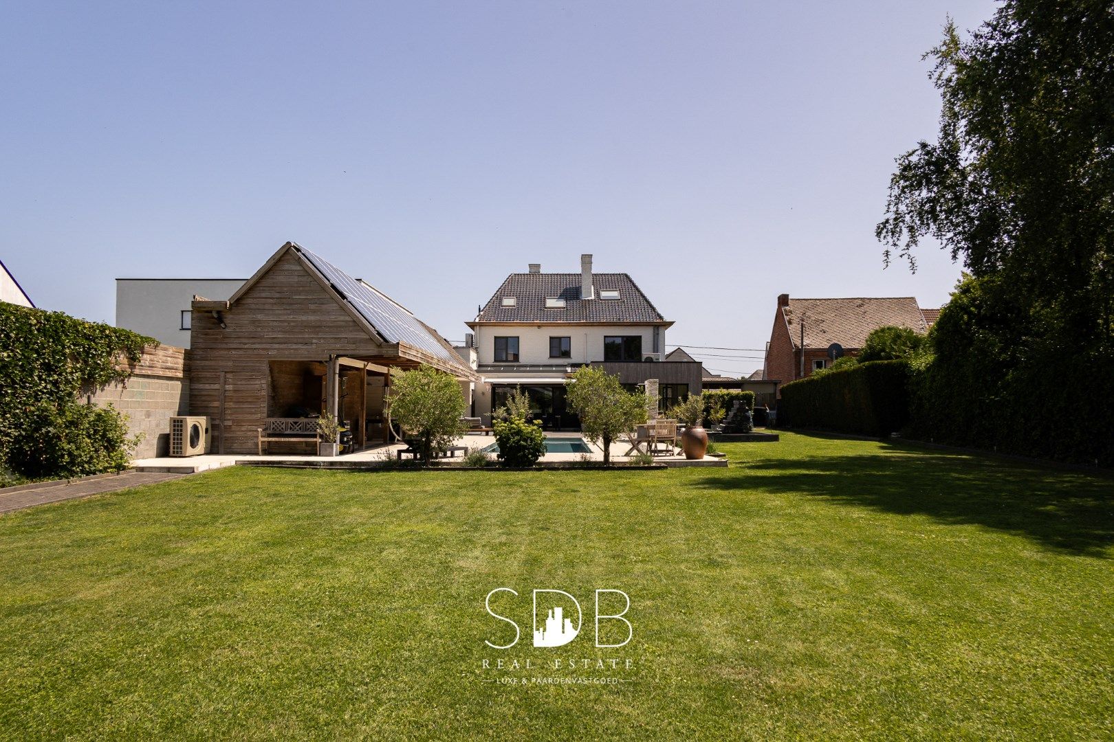 Prachtige hedendaagse villa met gezinstuin en zwembad op 1.387m² foto 22