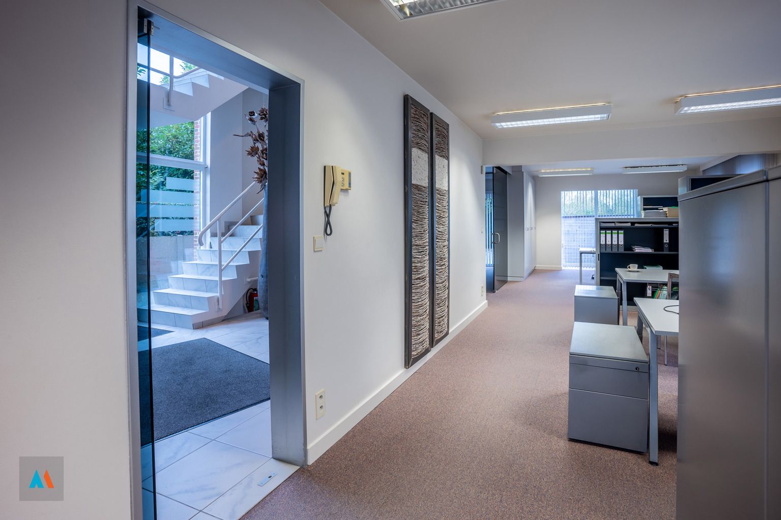 Kantoorgebouw met dakappartement foto 6