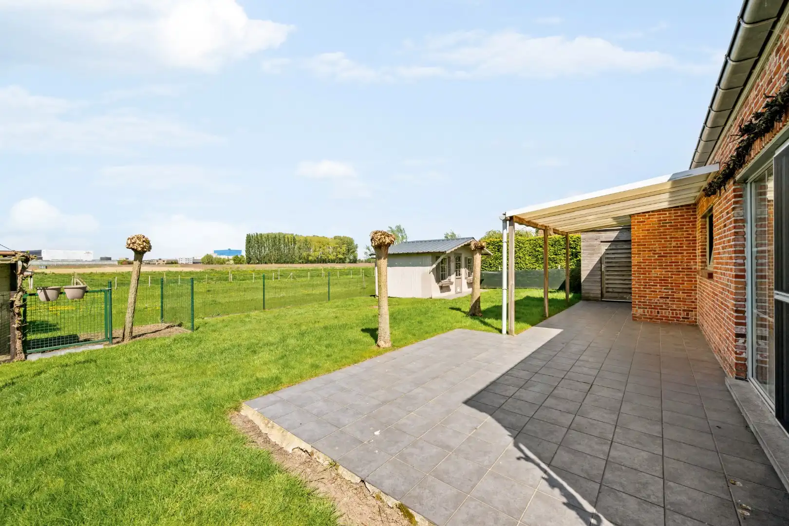Instapklare open woning met 3 slaapkamers, garage, carport en tuin in Roeselare foto 3