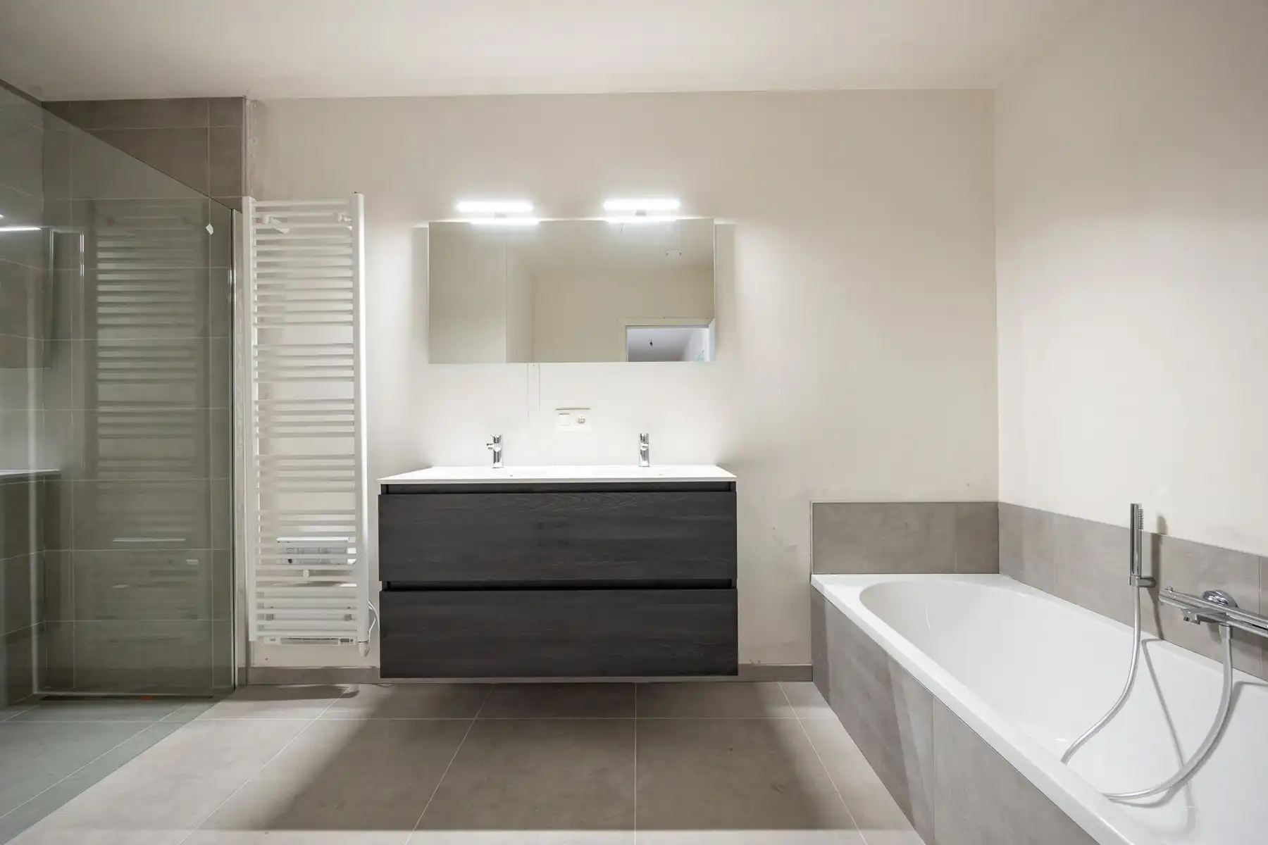 Woning met 4 slaapkamers en fietsenberging/carport op perceel van ca 327m² foto 17