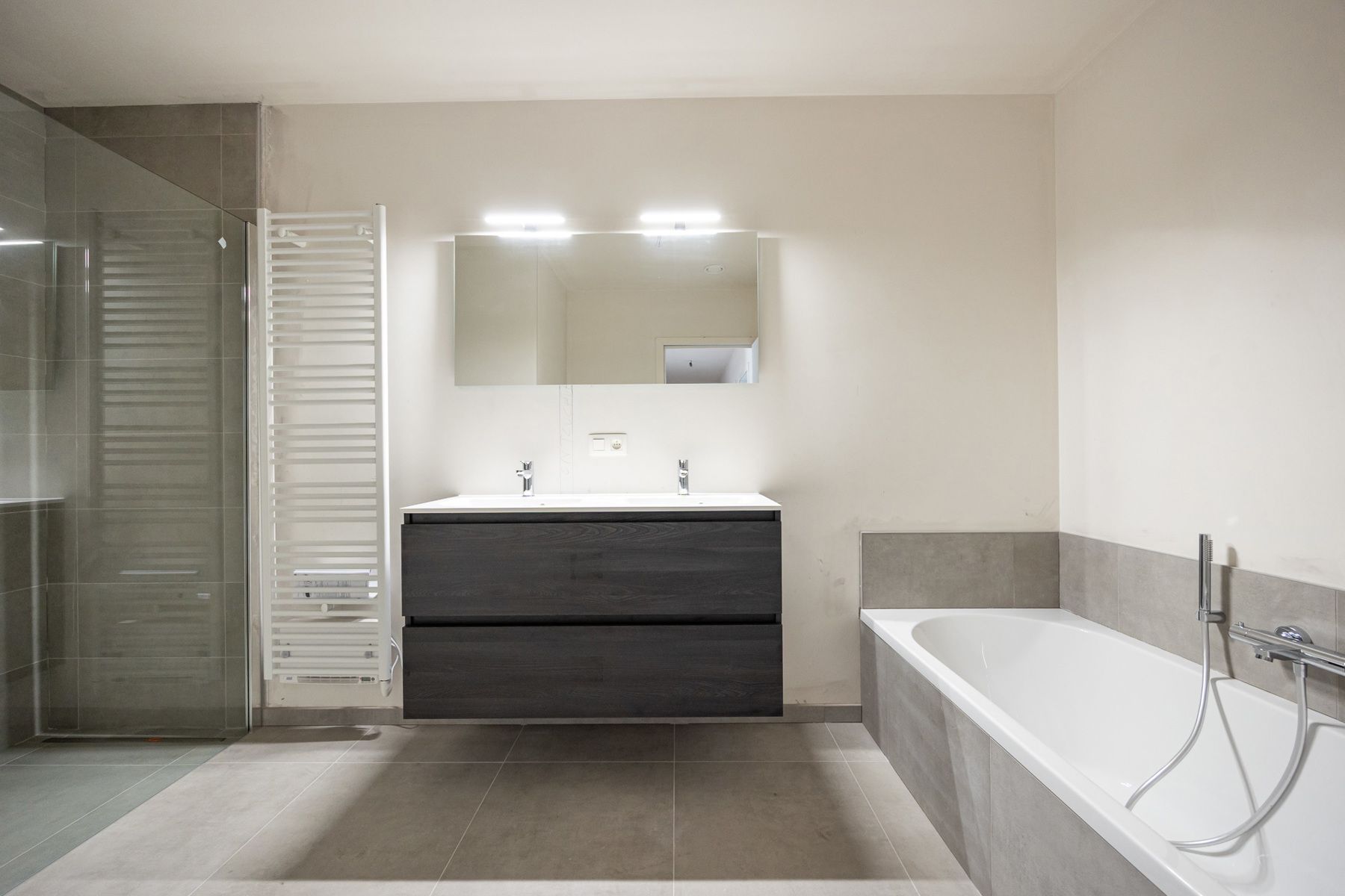 Woning met 4 slaapkamers en fietsenberging/carport op perceel van ca 327m² foto 17