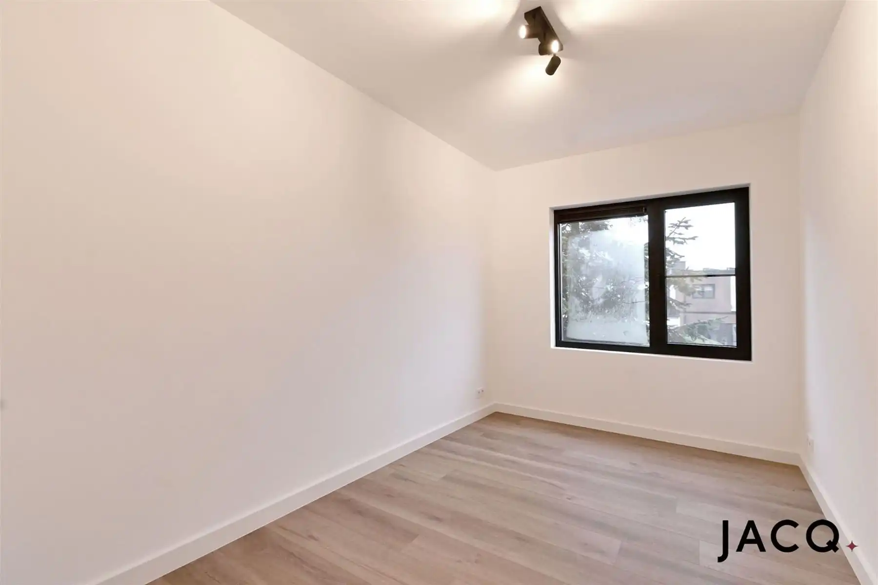 Luxueus gerenoveerd appartement te Berchem! foto 11