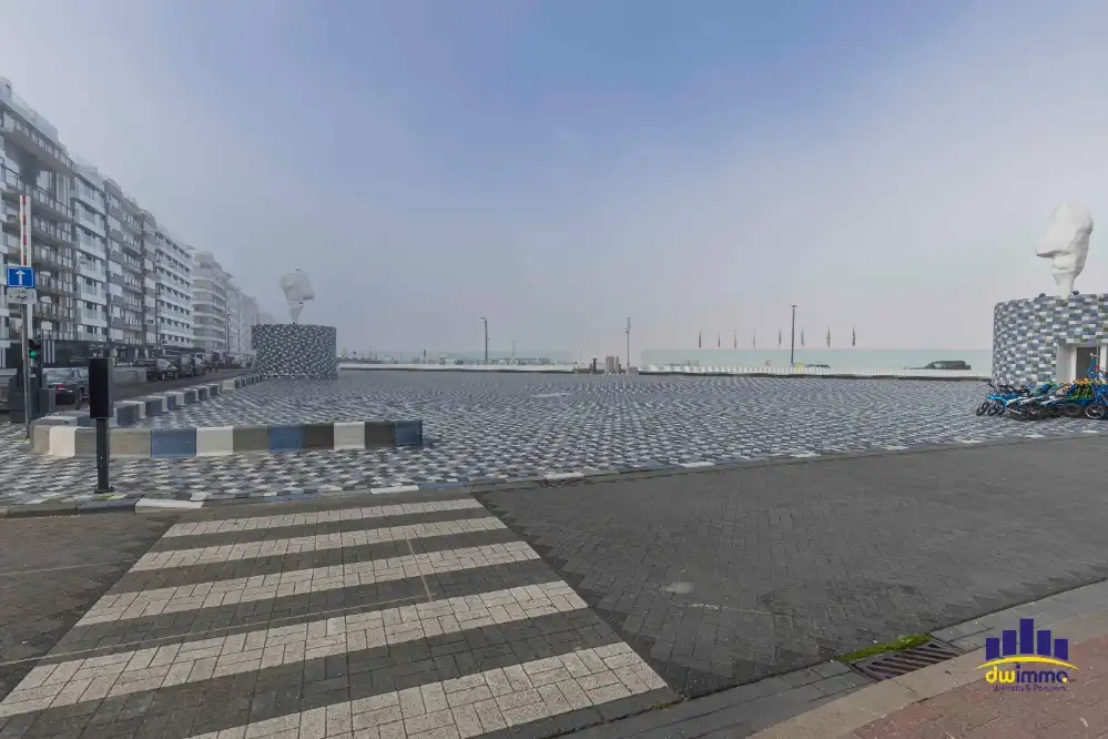 VOLLEDIG INSTAPKLAAR RESTAURANT OP TOPLIGGING TER OVERNAME IN KNOKKE-HEIST foto 2