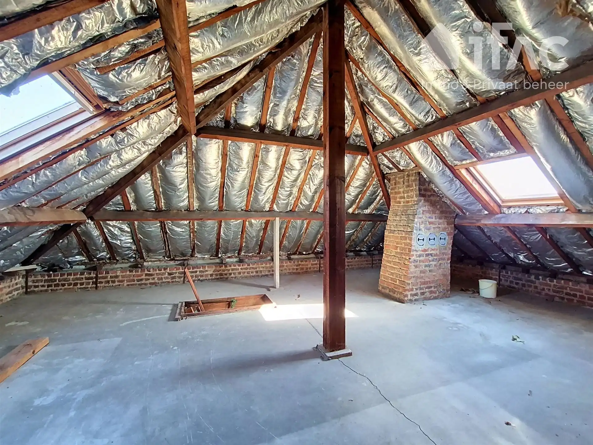 Mooi 3-gevel woning in centrum met parking&garage op 4a70ca foto 21