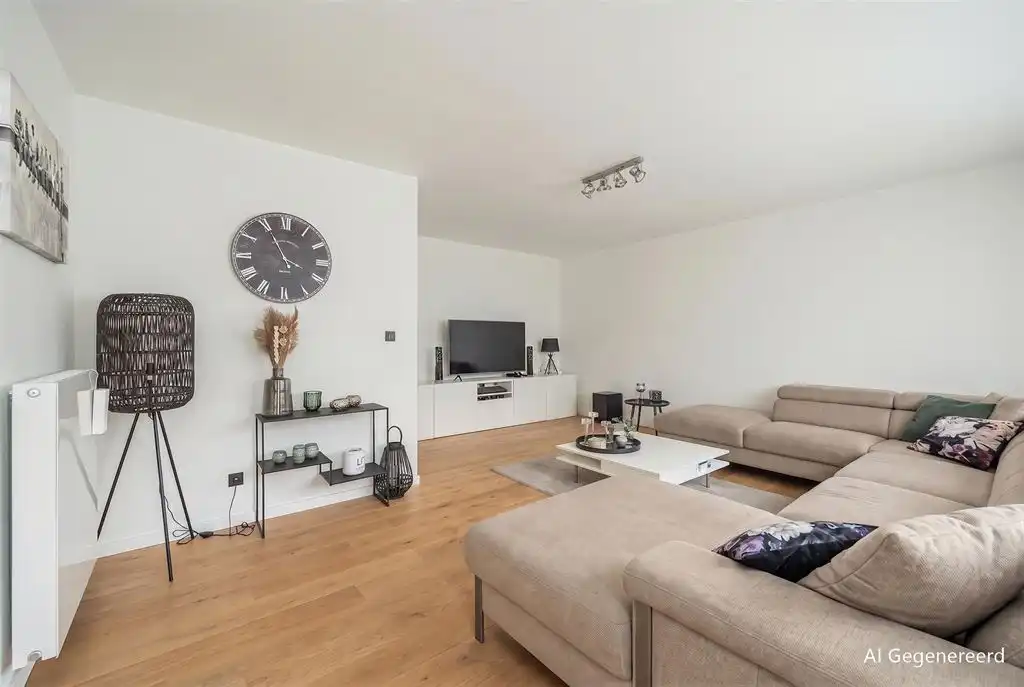 Woning met grote tuin op centrale locatie foto 6