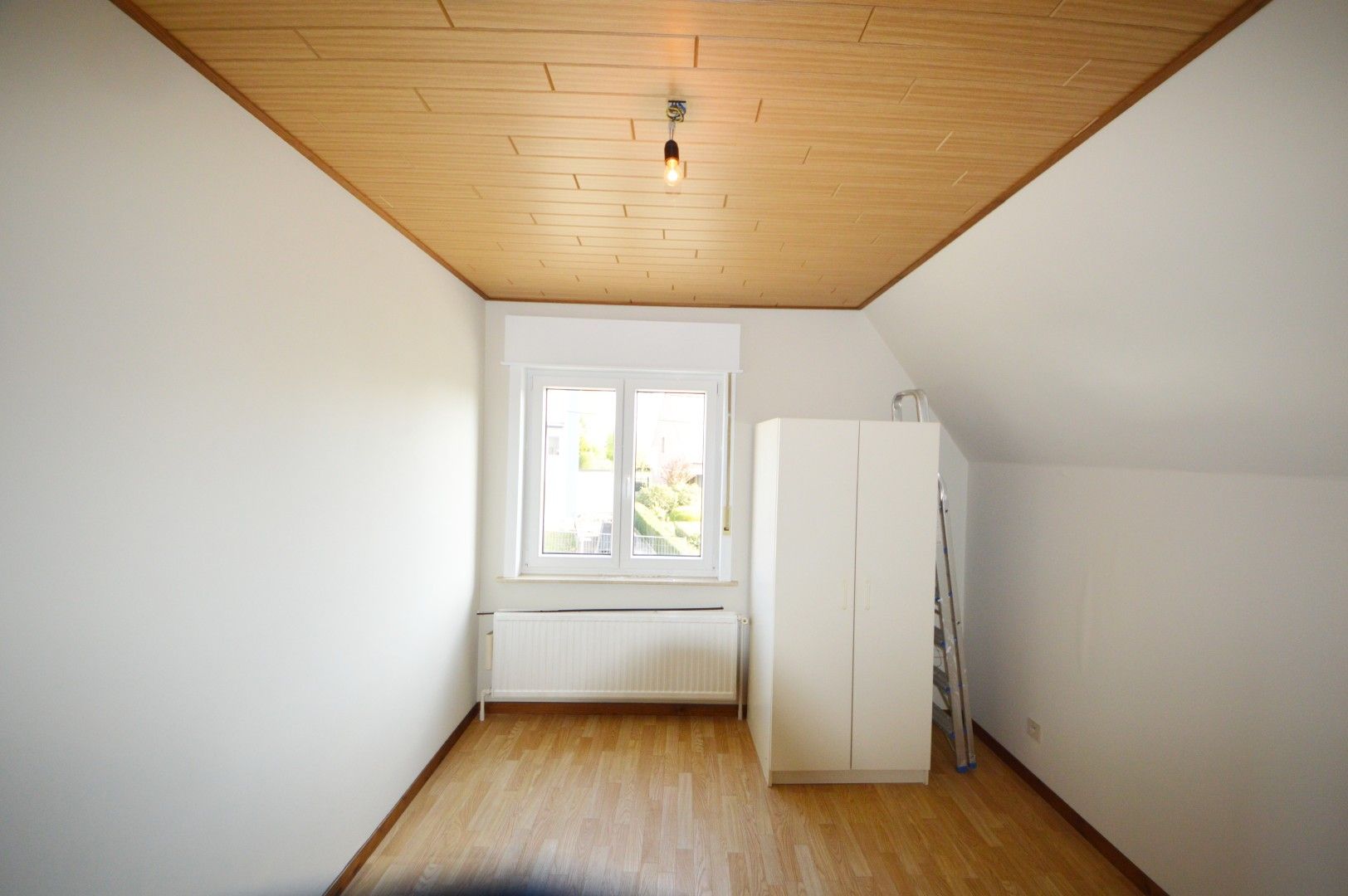 GERENOVEERDE WONING DUBBELE GARAGE EN TUIN foto 23