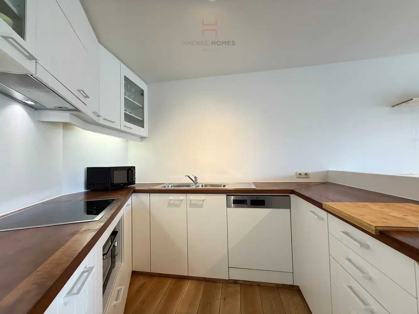 Gemeubeld twee-slaapkamerappartement met zonnig terras foto 6