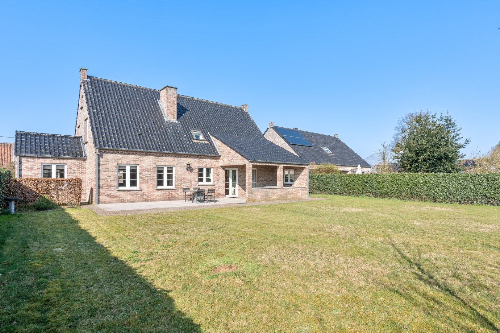 Zeer degelijk, ruim landhuis op een rustige locatie vlakbij de dorpskern van Opglabbeek foto 4