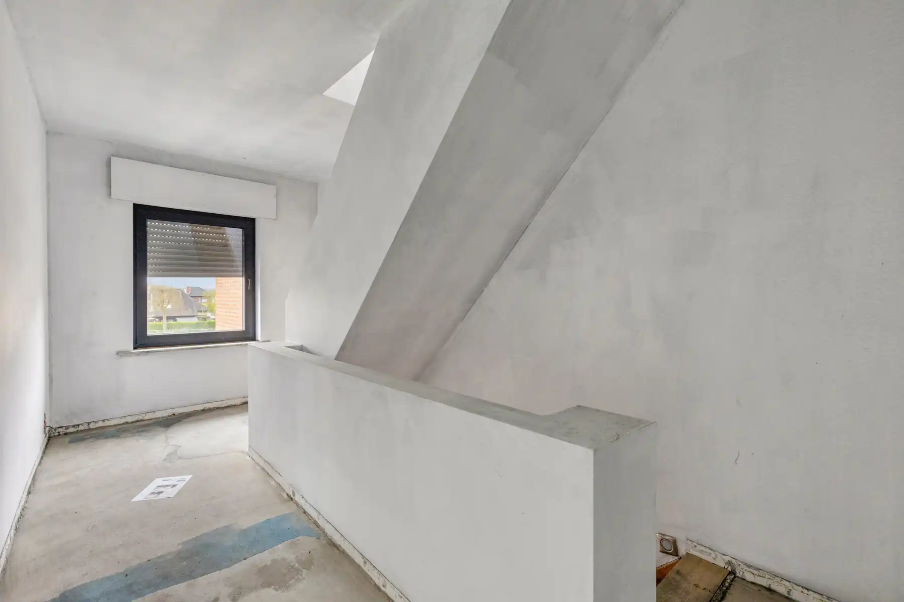 Ruime verder af te werken 2-gevel met 4 slaapkamers foto 15