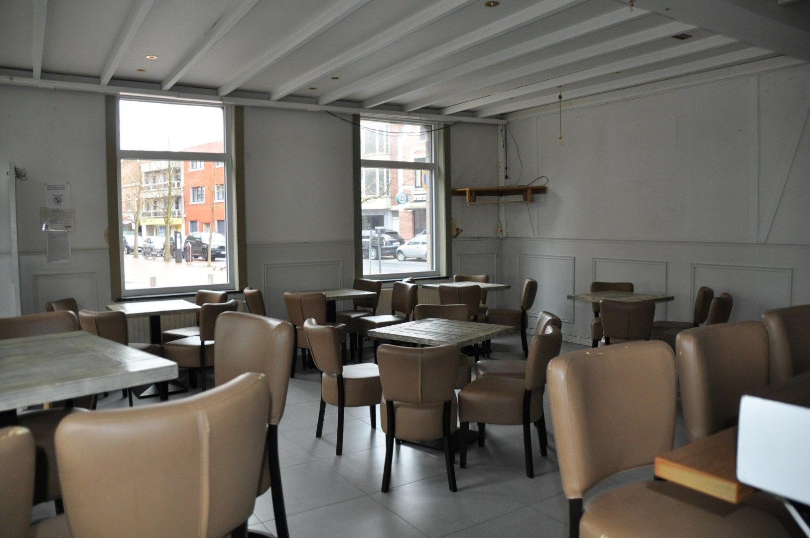 Zeer centraal gelegen handelspand met woonst - vroeger Café The Corner. foto 5