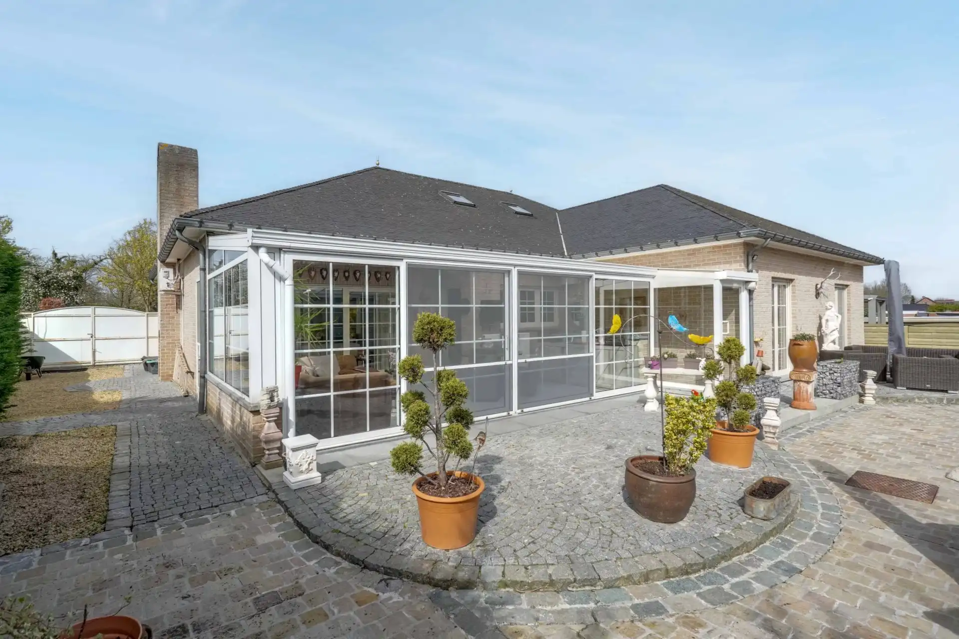 Ruime villa op een goede locatie foto 25